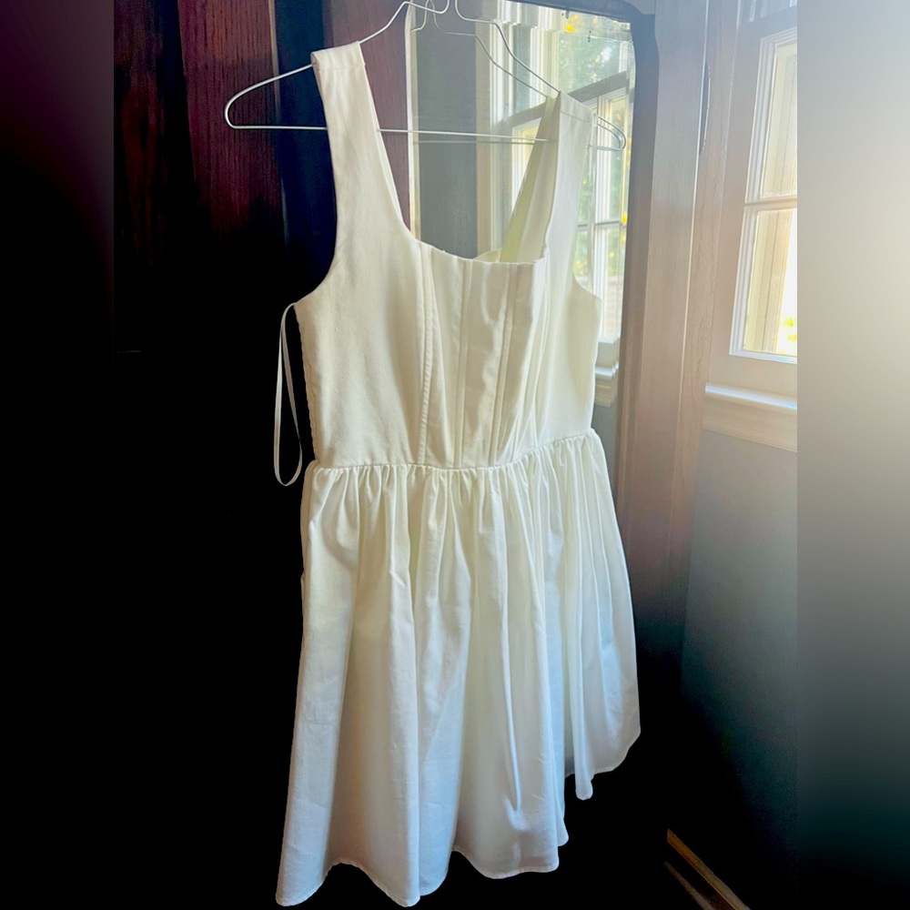 New with tag! White dress, size Medium